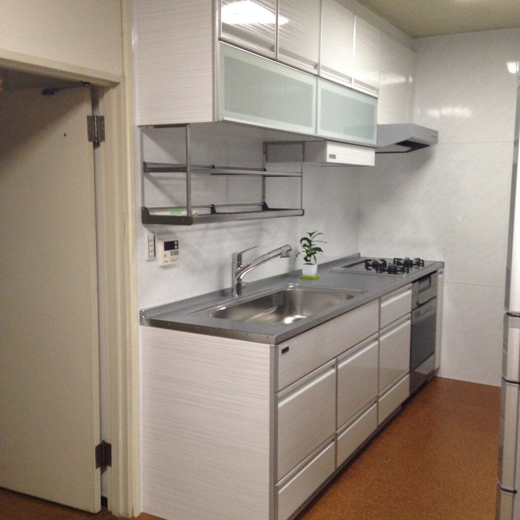 System kitchen and gas cooktop