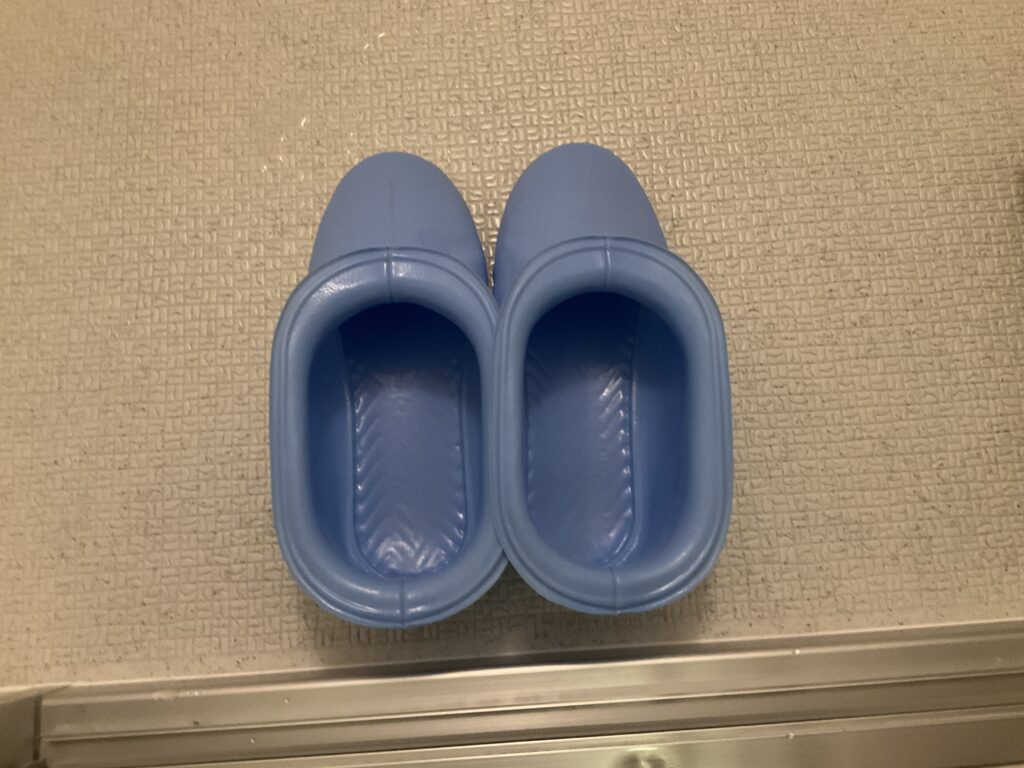 Bath-Cleaning Slippers